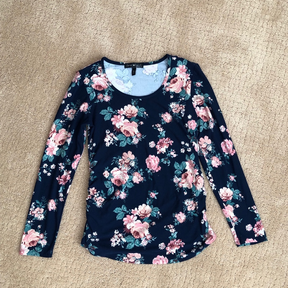 Derek Heart Maternity–Floral with slouch sides Top